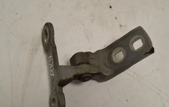 Opel Vectra C Front door upper hinge 