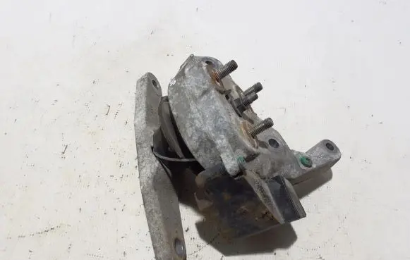 Volvo C30 Engine mount bracket 30778954