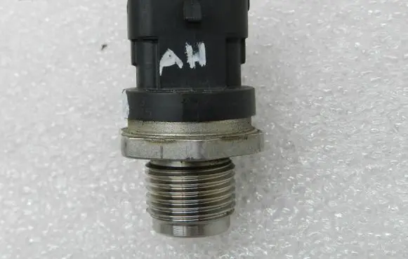 Hyundai i30 Fuel pressure sensor 314002A420 0281002863