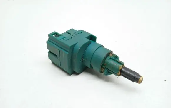 Volkswagen Golf IV Brake pedal sensor switch