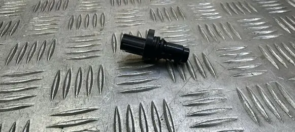 Toyota Yaris XP210 Camshaft position sensor 047103E10
