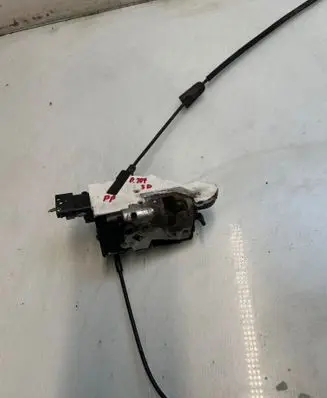 Peugeot 207 Front door lock 21132