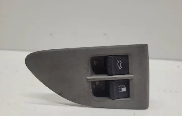 Volkswagen PASSAT B5.5 Fuel tank opening switch 1J0959833 1J0959831
