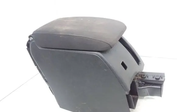 Volkswagen Golf VI Armrest 1K5864251C