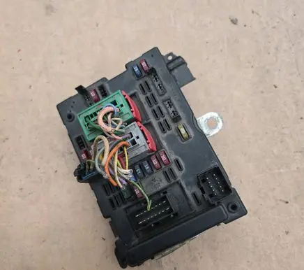 Citroen C5 Fuse module 9646405180