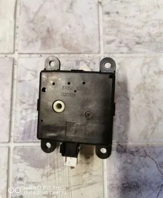 Nissan Primera Air flap motor/actuator 3T05030820