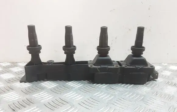 Citroen Berlingo High voltage ignition coil 9636337880 2526182B