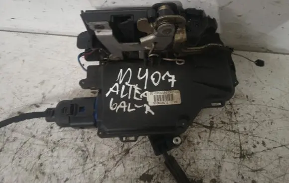Seat Altea Rear door lock 067L0839016