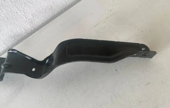 Mercedes-Benz C AMG W204 Headlight/headlamp mounting bracket 204620593