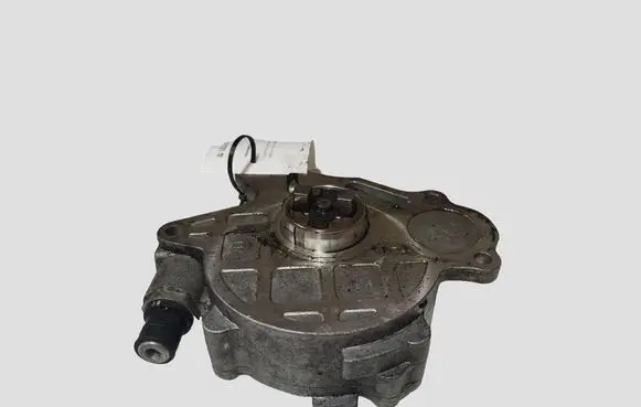 Volkswagen PASSAT B7 Vacuum pump 03L145100