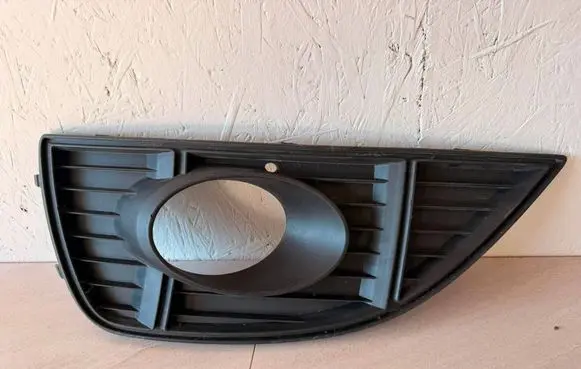 Seat Alhambra (Mk2) Front fog light trim/grill 7N5853665A