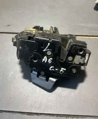 Audi A6 S6 C5 4B Rear door lock 4B0839015G