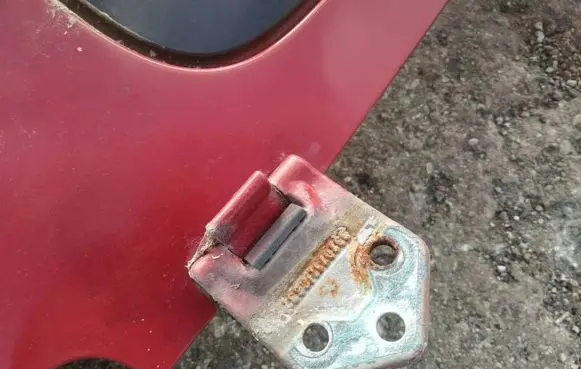 Volkswagen Caddy Rear door lower hinge