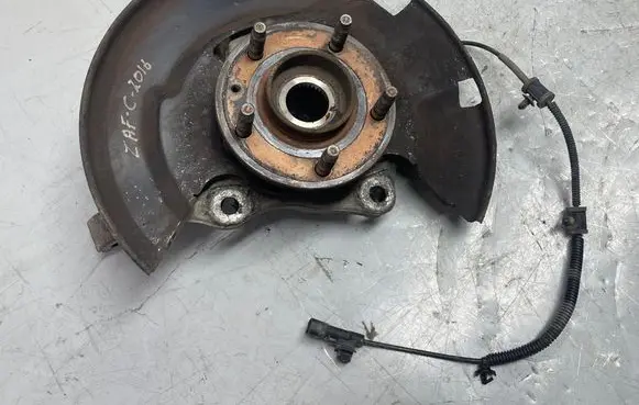 Opel Zafira C Front wheel hub 13394837
