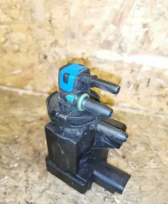 Citroen C5 Turbo solenoid valve 9801887680 10815015