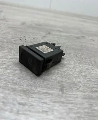Volkswagen PASSAT B5 Windscreen/window heater switch 3B0959621C PA66GF30
