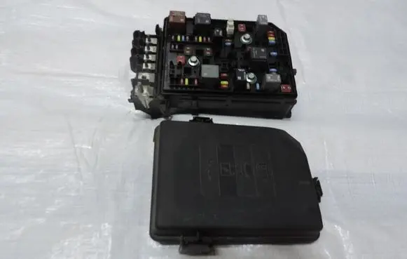Opel Astra K Fuse box set 39040853
