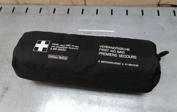 Mercedes-Benz E W211 First aid kit A2118600250