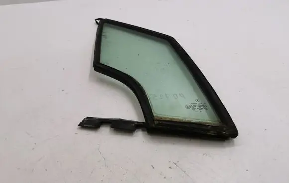 Mercedes-Benz A W168 Front door vent window glass four-door 43R001057