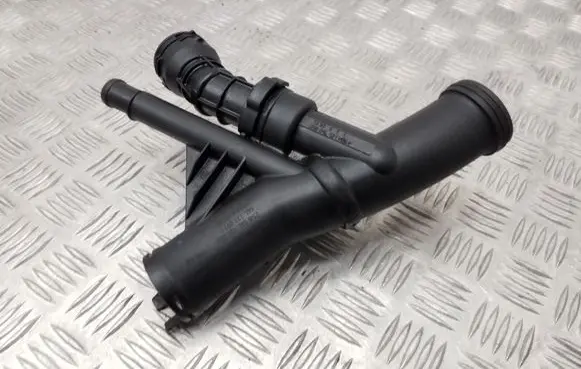 Skoda Octavia Mk3 (5E) Engine coolant pipe/hose 04L121071E