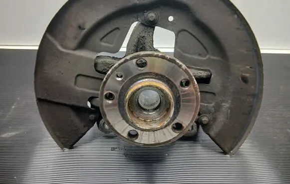 Front wheel hub