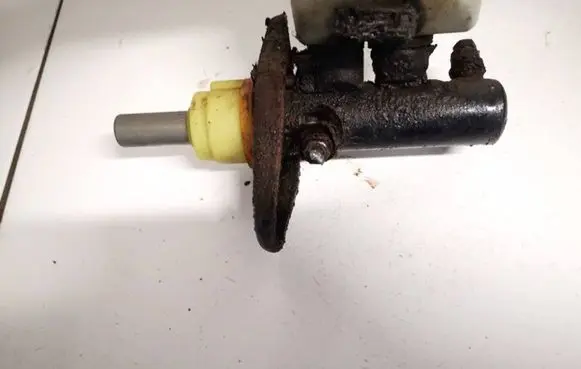 Master brake cylinder
