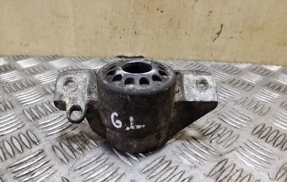 Audi A4 S4 B8 8K Front shock absorber mounting bracket 8K0513353E