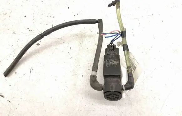Toyota RAV 4 (XA10) Windshield washer spray nozzle 85330-33010 85330