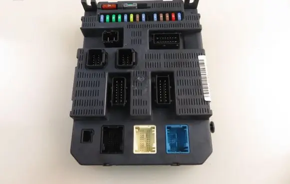 Citroen C4 I Central body control module 9663798580