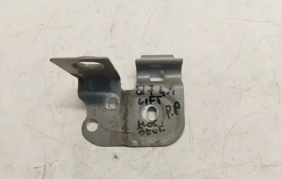 Audi Q7 4M Fender mounting bracket 4m082168a-jlk01