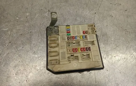 Renault Megane II Fuse module 8200455424 8690952288 519083091