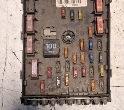 Volkswagen PASSAT B6 Fuse module 3C0937125 63592777 27550018