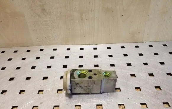 KIA Sorento Air conditioning (A/C) expansion valve T416230350