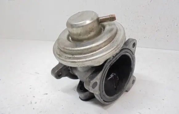 Volkswagen Polo EGR valve 045129637A