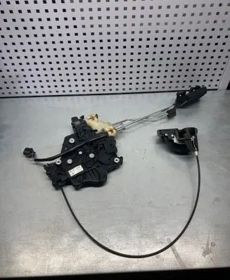 Volkswagen Caddy Sliding door lock 2K0843654BB 01072042004