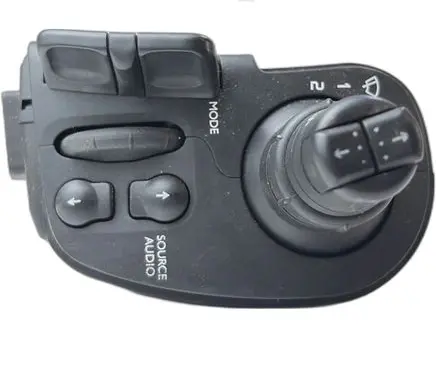 Renault Clio III Tailgate/trunk/boot open switch