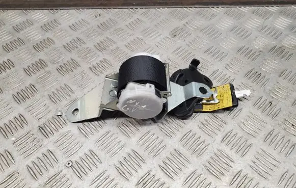 Lexus NX Middle seatbelt (rear) 7H6910 045436