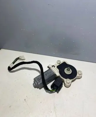 Mercedes-Benz C W203 Front door window regulator motor A2118201742 990595100 11023608
