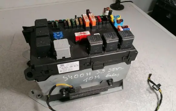 Mercedes-Benz S W221 Fuse module A2219003001 A2215451401