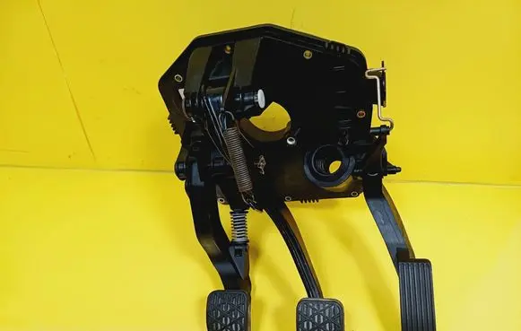 Mercedes-Benz A W168 Pedal assembly A1682902601 A182900549