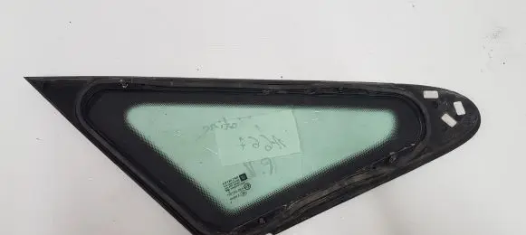 Opel Zafira B Front door vent window glass four-door 