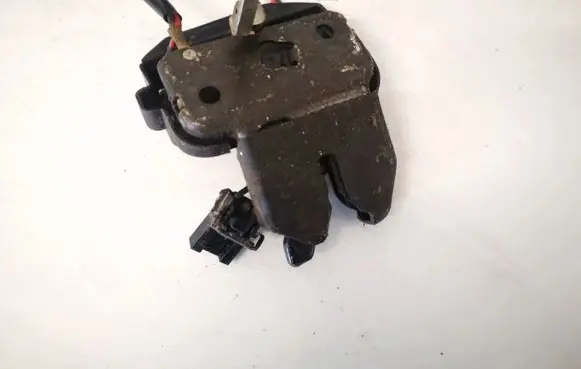 Nissan Almera Tailgate/trunk/boot lock/catch/latch