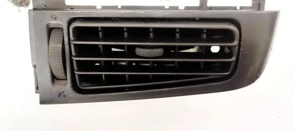Volkswagen Golf III Dash center air vent grill 1H6819703 1H6.819.703