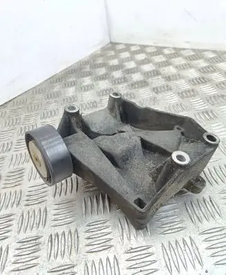 Opel Vectra C Engine mounting bracket 55210423