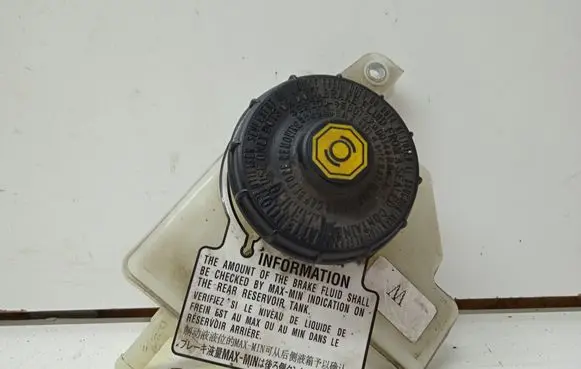 Brake fluid reservoir