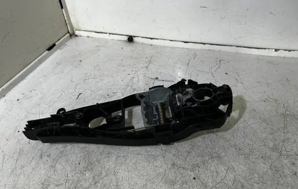 BMW 2 F45 Front door exterior handle/bracket 14498611 7401211