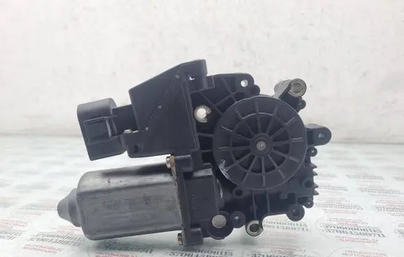 Audi A4 S4 B5 8D Front door window regulator motor 0536001401