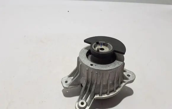 Engine mount bracket
