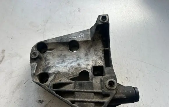BMW 5 E60 E61 Generator/alternator bracket 7786708