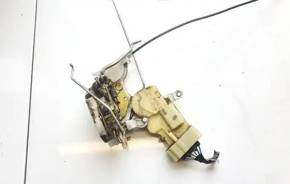 Toyota Yaris Front door lock
